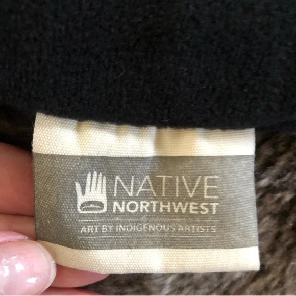 Native Northwest Embroidered torque featuring artwork by indigenous artists - Picture 6 of 6